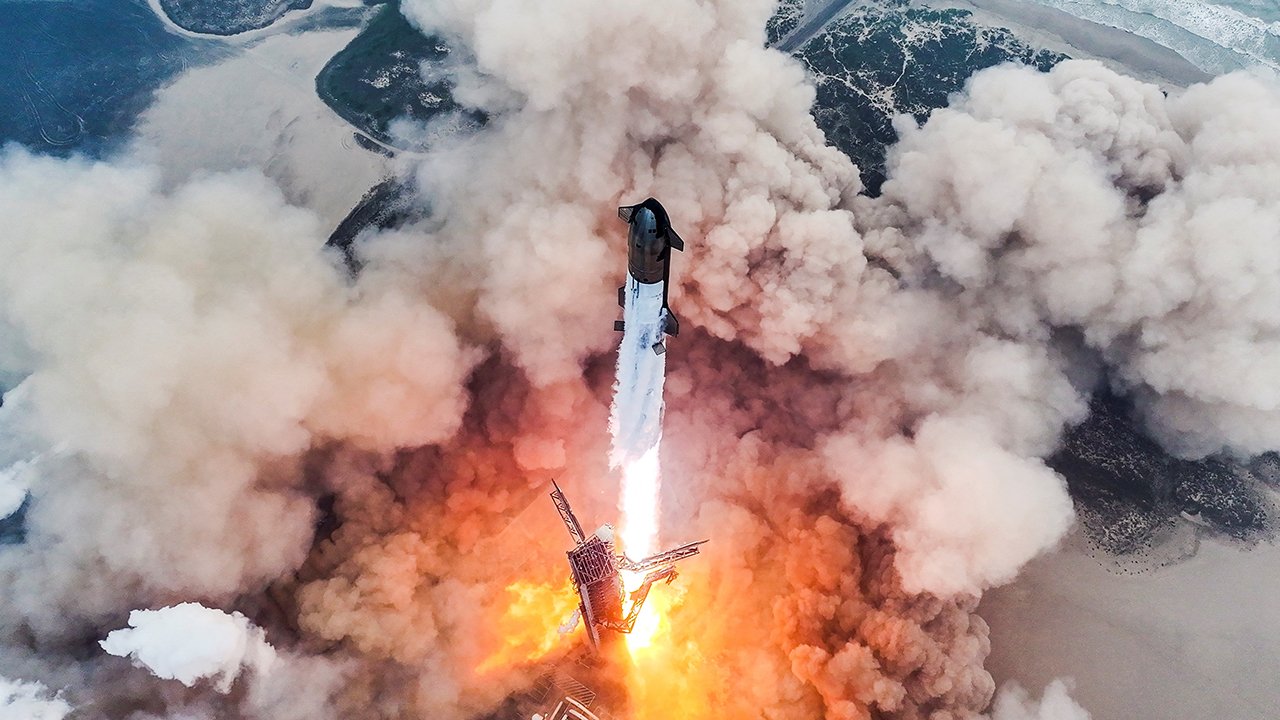 Starship de SpaceX logra regreso controlado de ambas etapas tras exitoso despegue