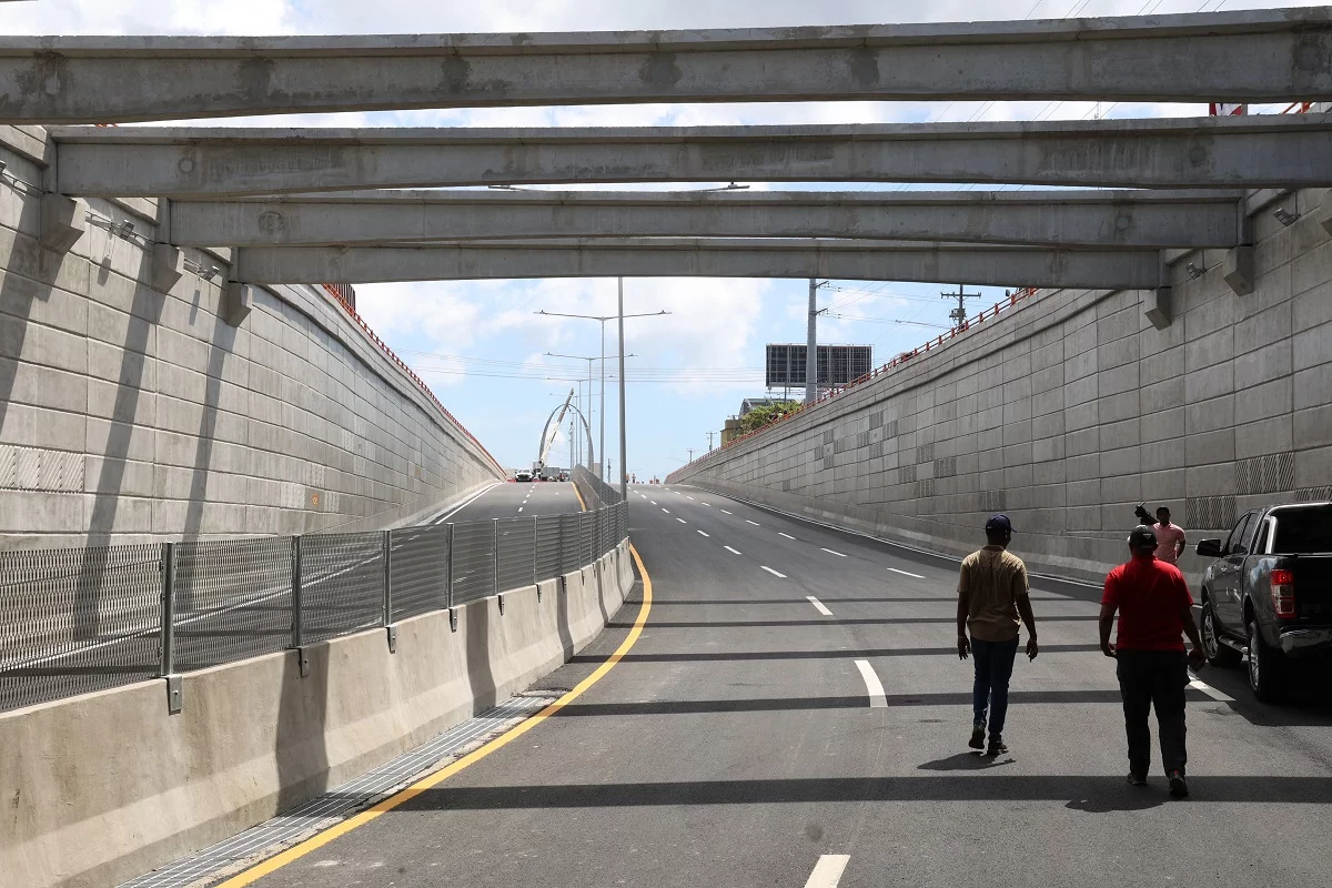 Abre al tráfico el paso a desnivel de la avenida Isabel Aguiar con 27 de Febrero
