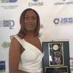 Elizabeth Cartron es galardonada por su liderazgo en la XX Semana de la Herencia Cultural Dominico-Americana