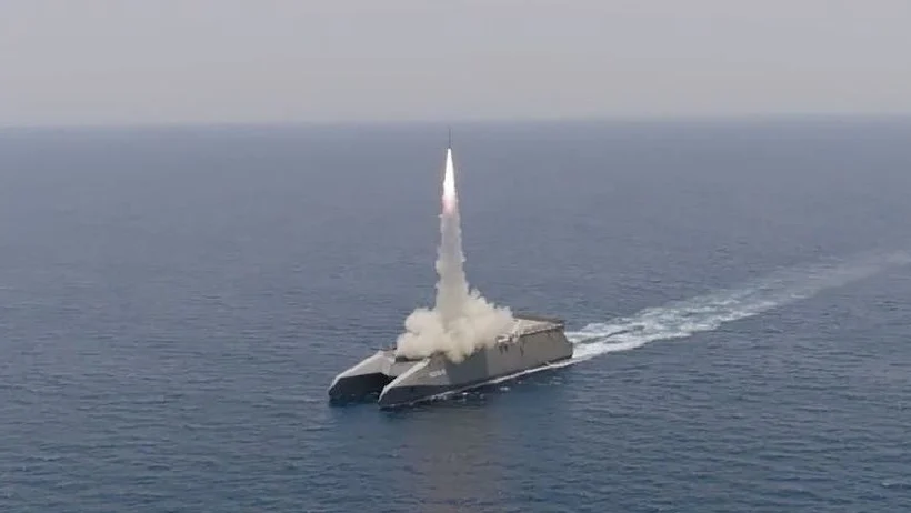 Irán desafía a EE. UU. con pruebas de misiles en el estrecho de Ormuz