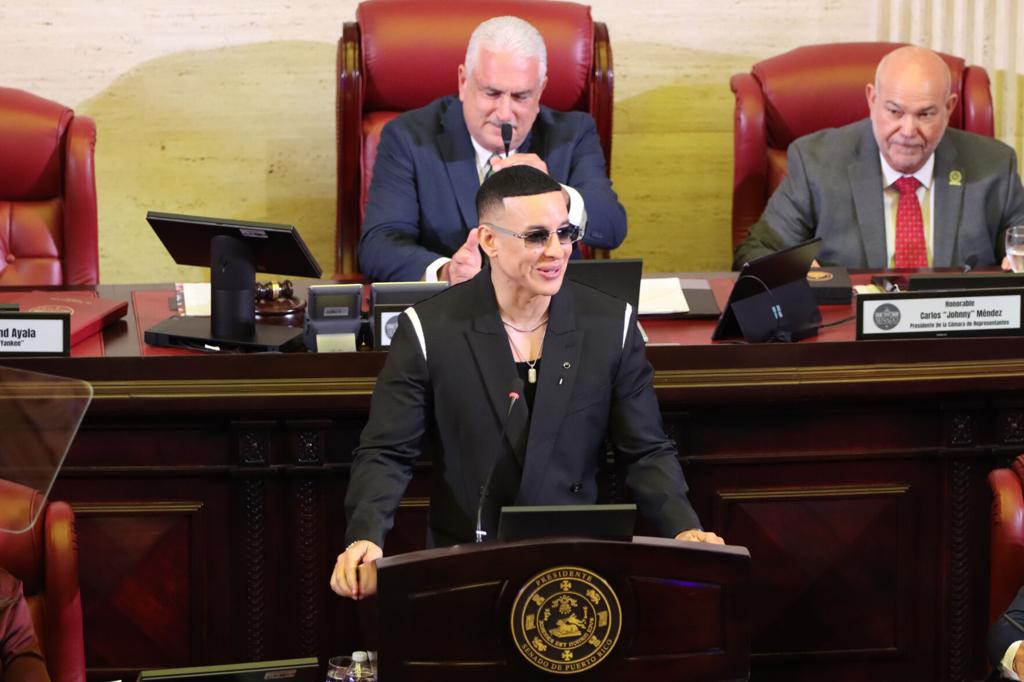 Rivera Schatz lanza dardo a Bad Bunny durante histórico homenaje a Daddy Yankee en el Senado