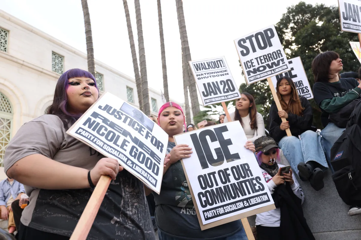 Tensión en Los Ángeles estudiantes marchan contra ICE y terminan enfrentándose con la policía